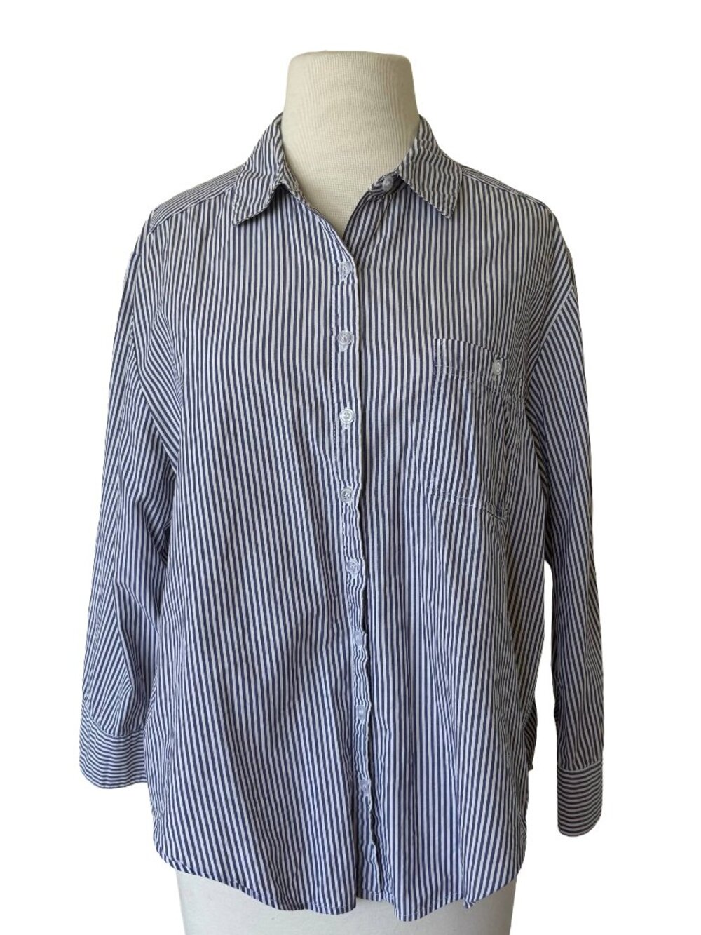 Vintage White and Blue Thin Striped Collared Three Quarter Length Button Blouse